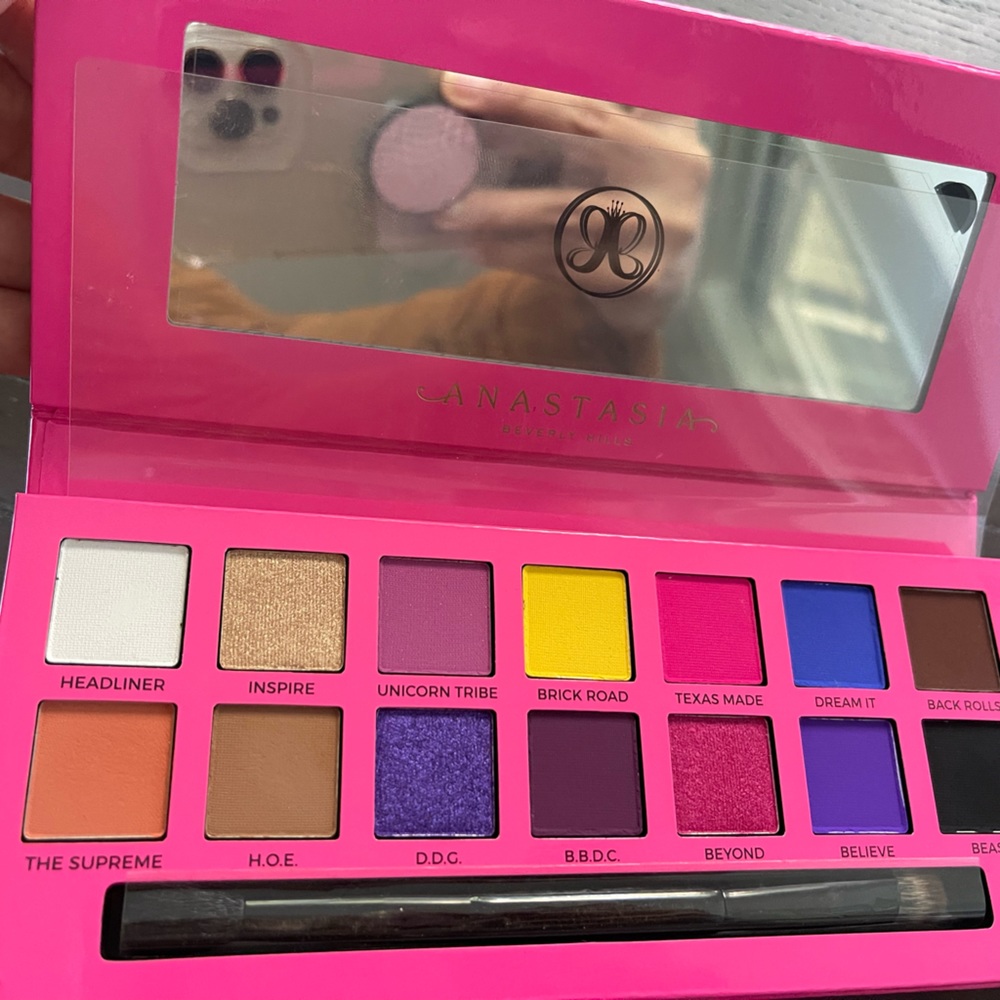 ANASTASIA Beverly Hills Alyssa Edwards eyeshadow palette